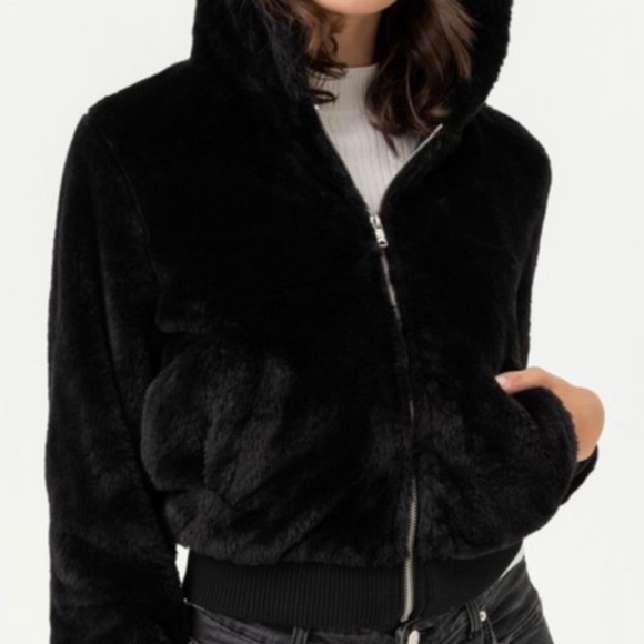 🖤FAUX FUR ZIP UP HOODIE - Picture 2 of 5